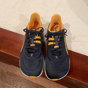 Men’s Altra Provision 6- size 11- Navy/Yellow